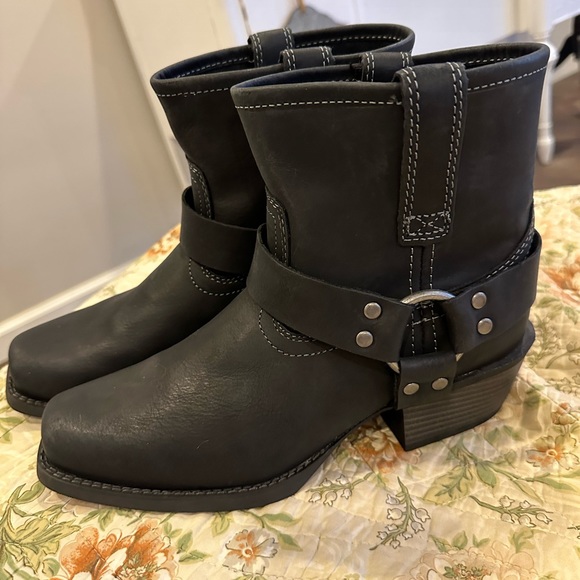 Justin Boots Black Leather Shorty Harness Boots Size 9.5 NWOT - Picture 3 of 9